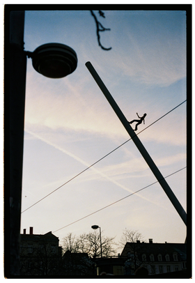 Frame 19